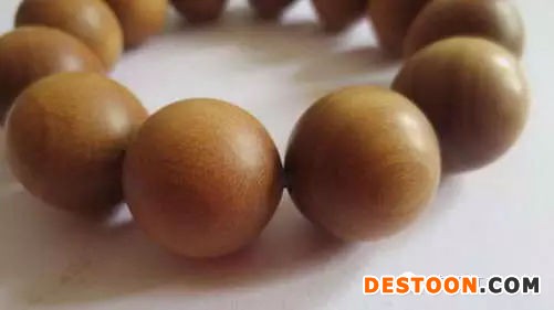 佛经中多见的"牛头旃檀",则是指北俱芦洲的秣刺耶牛头山所出产的一种