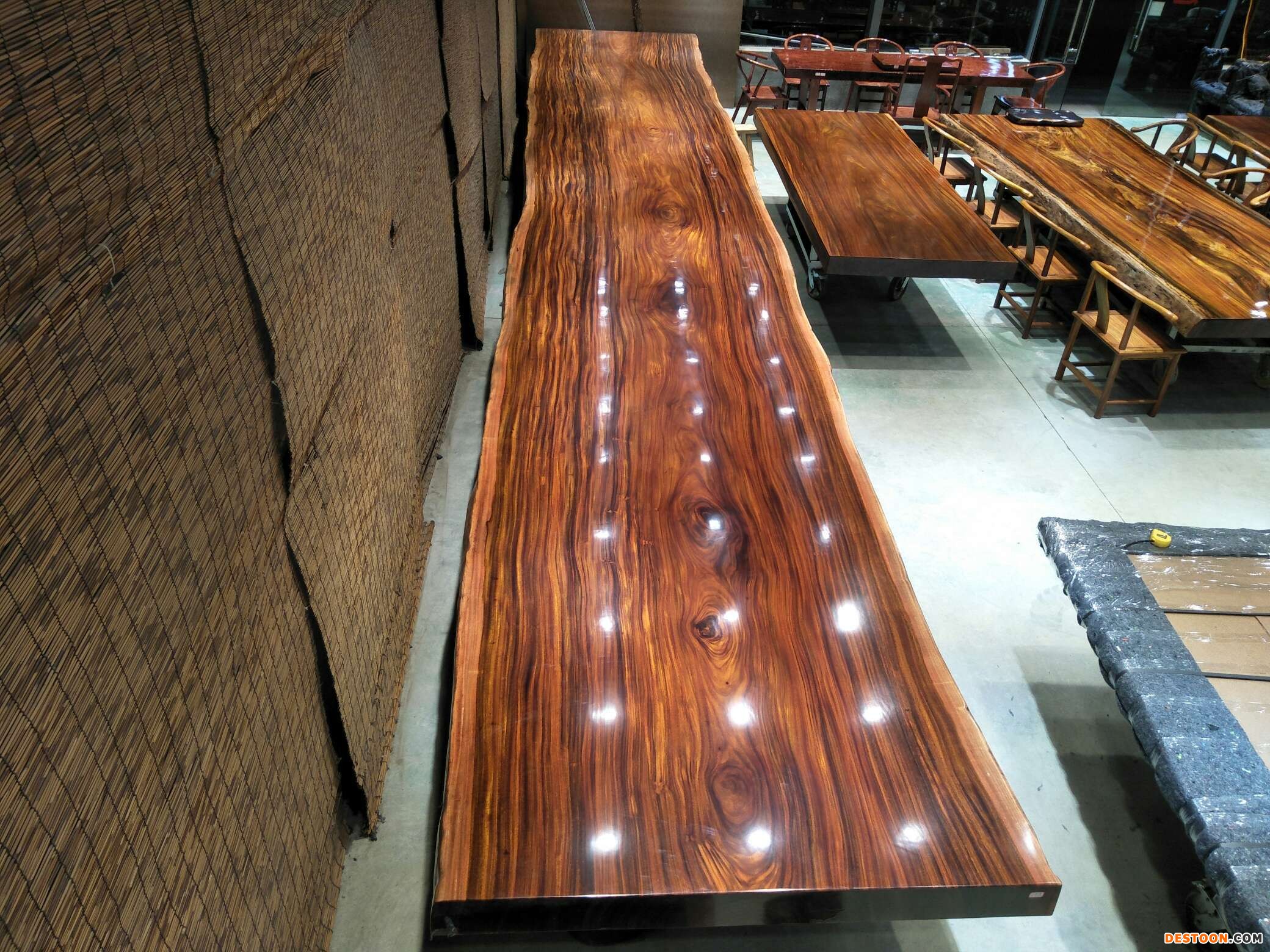 什么是奥坎实木大板怎么样容易开裂吗