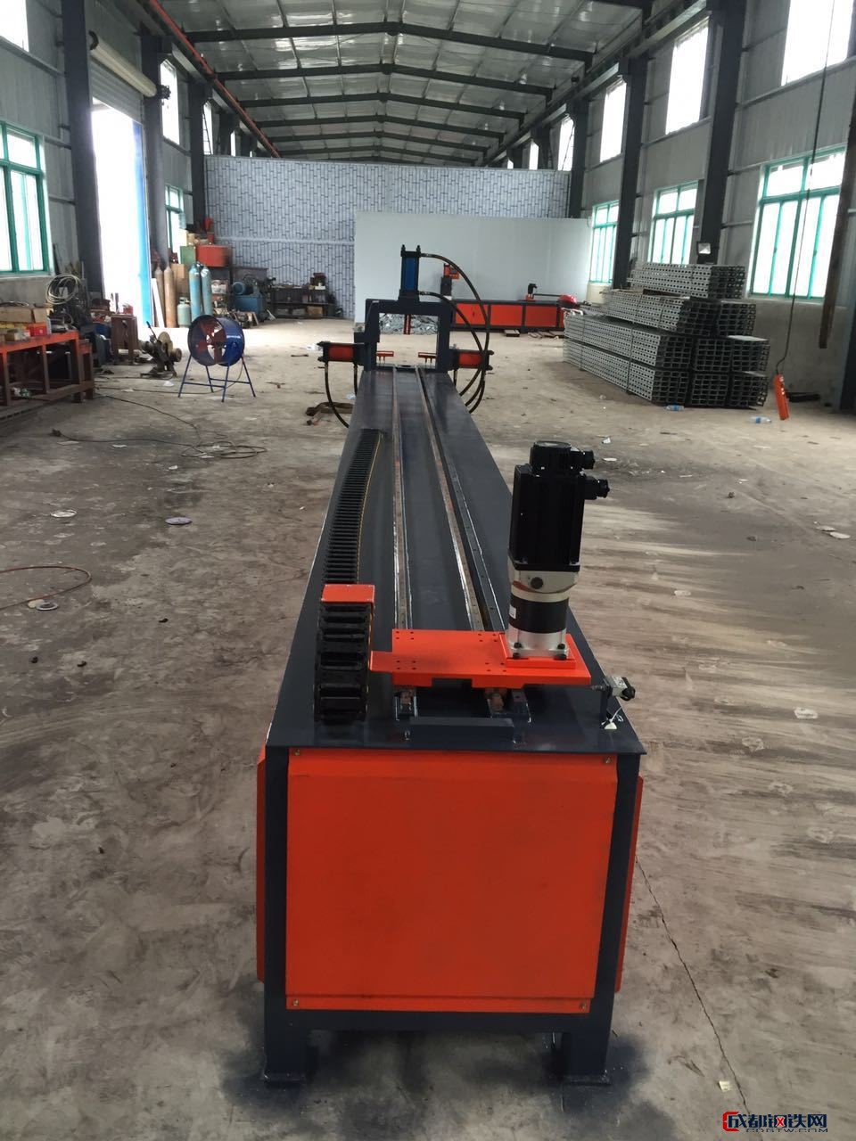 什么是液压角钢冲孔机知识分析交流