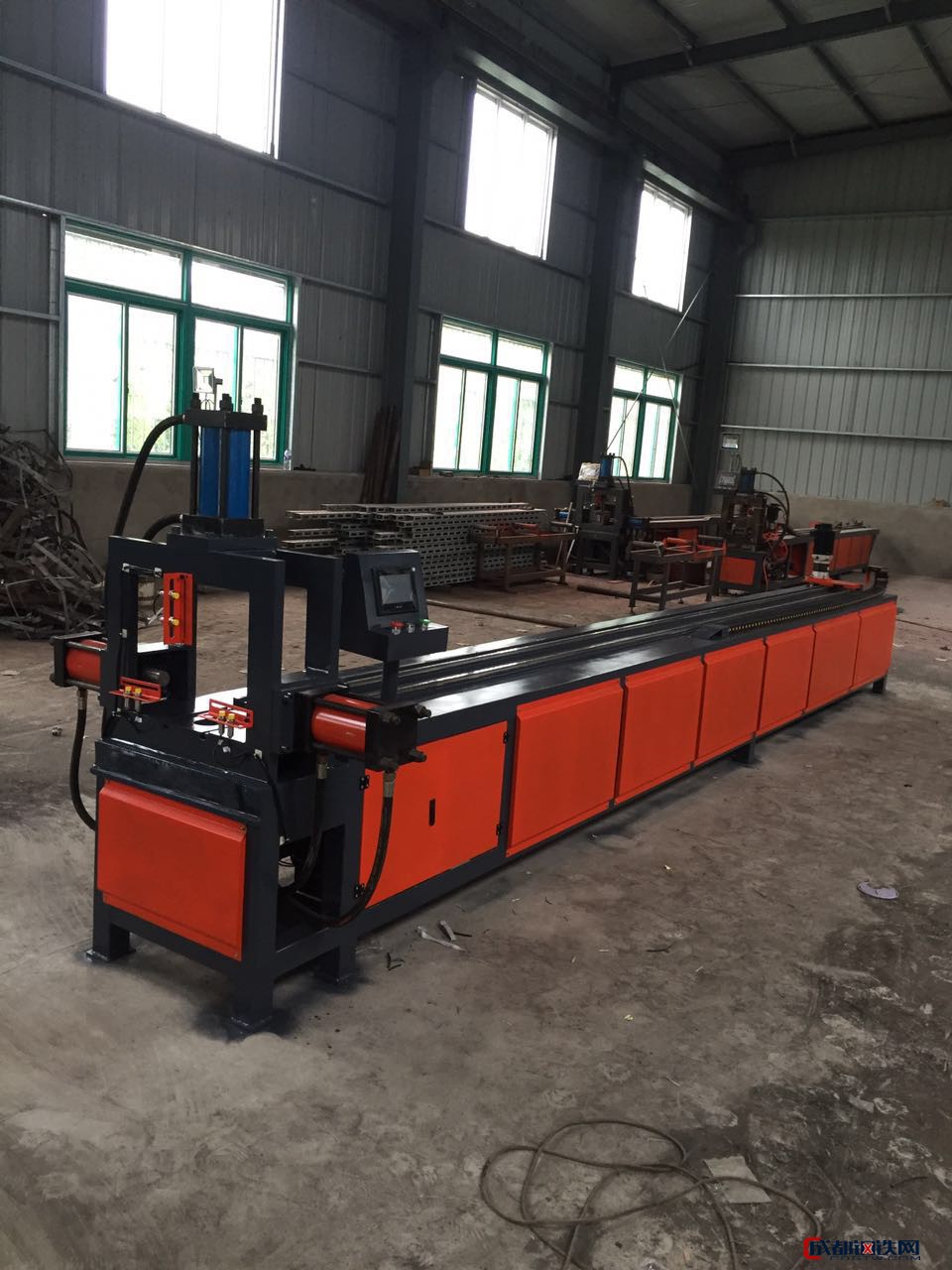 什么是液压角钢冲孔机知识分析交流